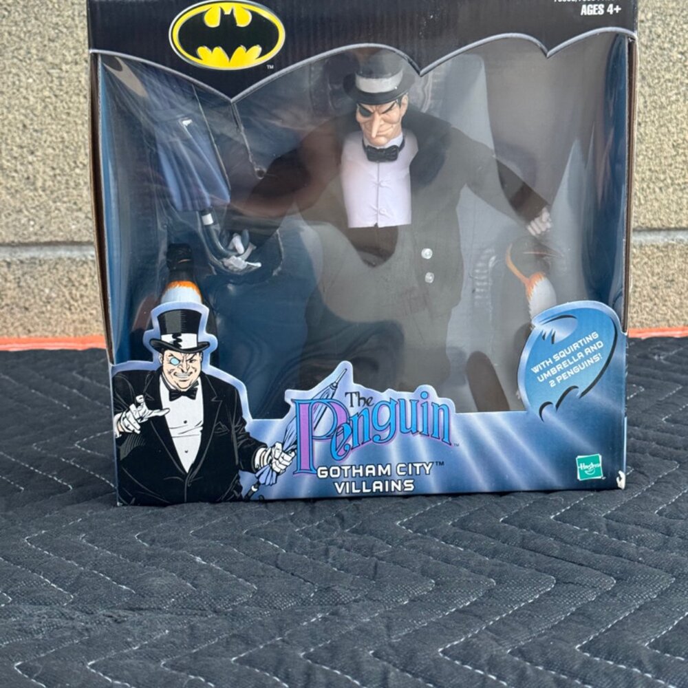 The Penguin DC Gotham City Villians Action Figure & Accessories Hasbro NIB 2002